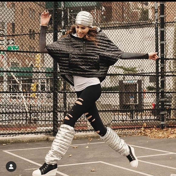 *Rare Find | cropped hi-low poncho silver color - Picture 12 of 16